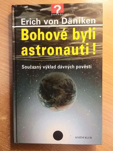 Bohové byli astronauti!